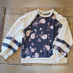 Lovely Melody Blue Floral Puff Sleeve Top- Size Large- Excellent Used Condition!